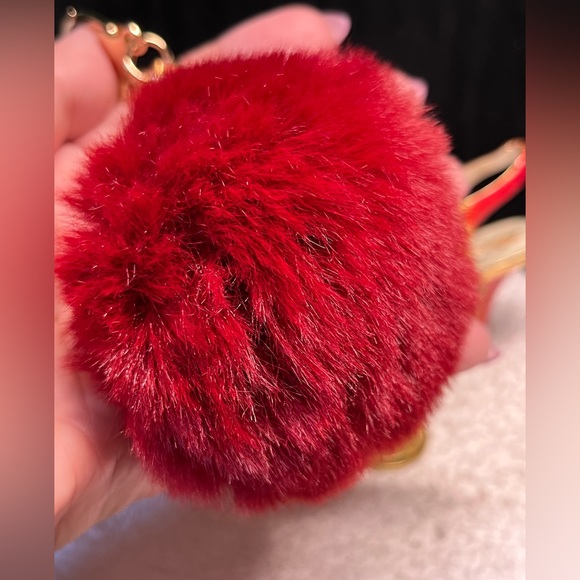 🖤furry purse bling key chain with RED FUR and gold accent - Picture 2 of 6